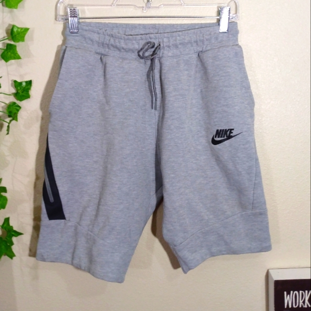 Nike boys shorts large